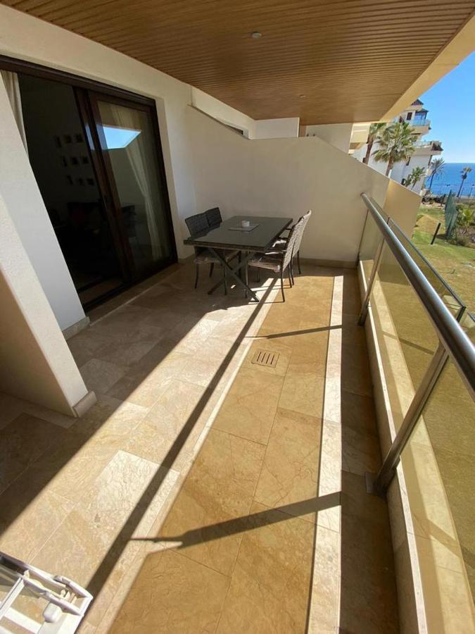 Marina Del Castillo, Duquesa Beachfront Apartment Manilva Eksteriør bilde